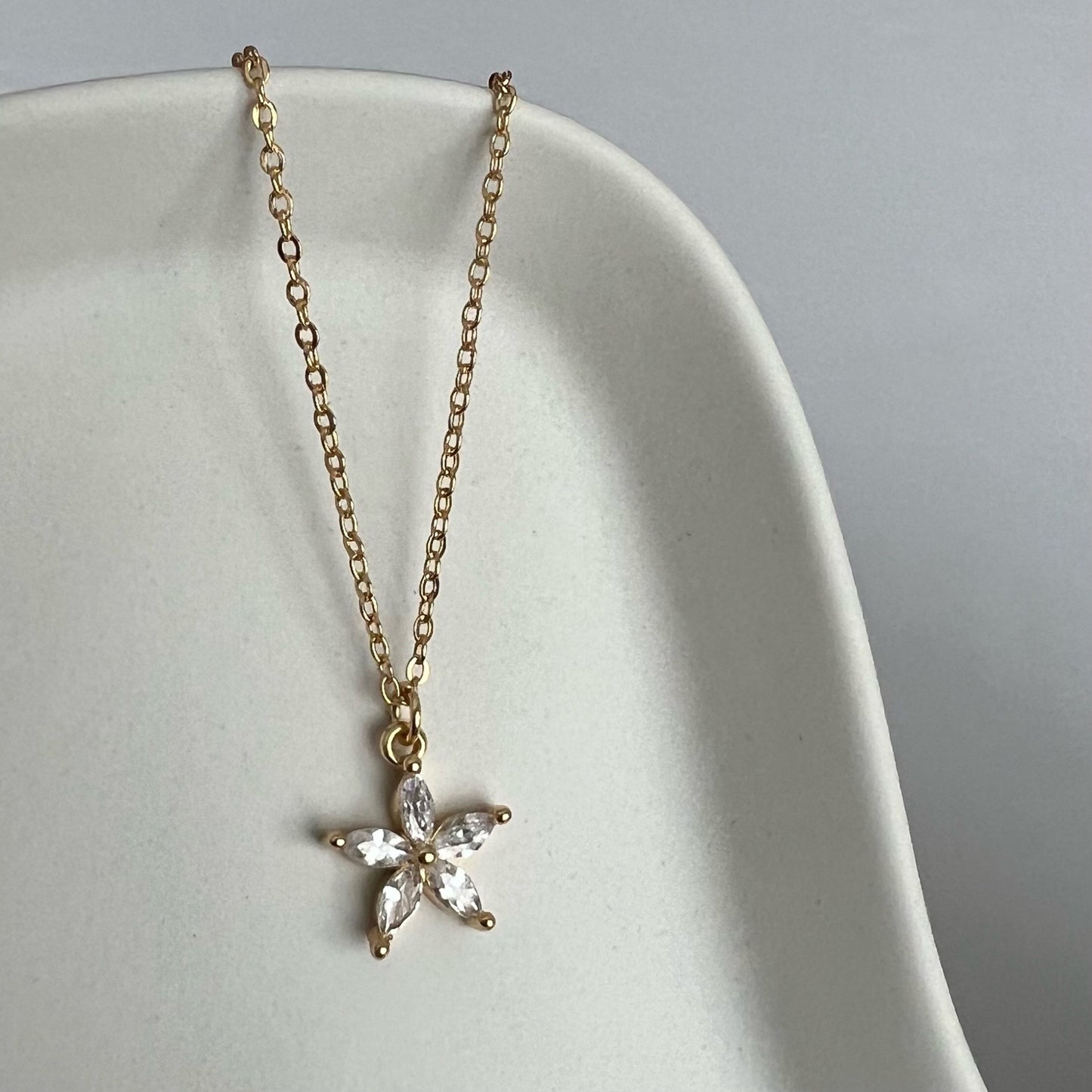 Simple Flower Necklace