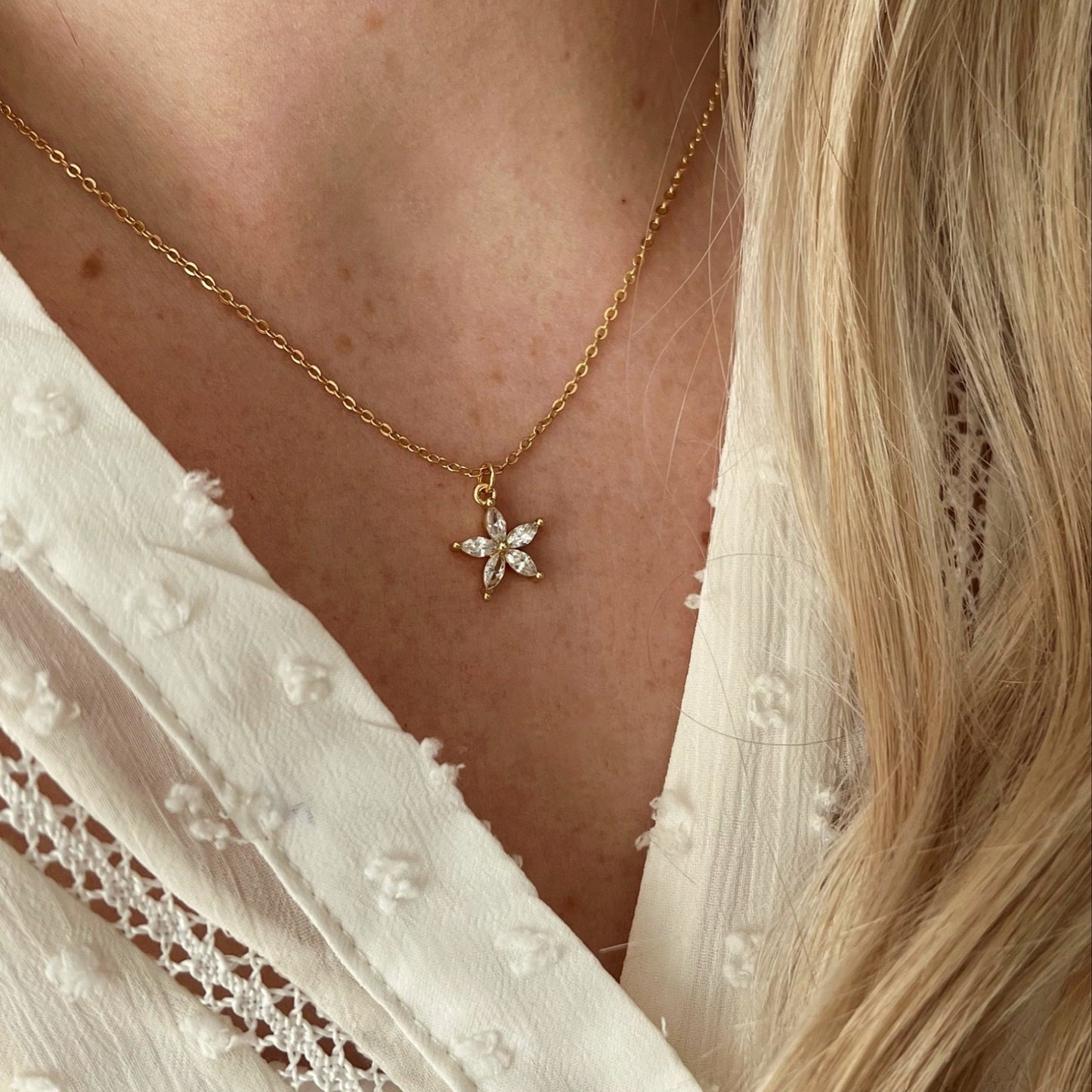 Simple Flower Necklace