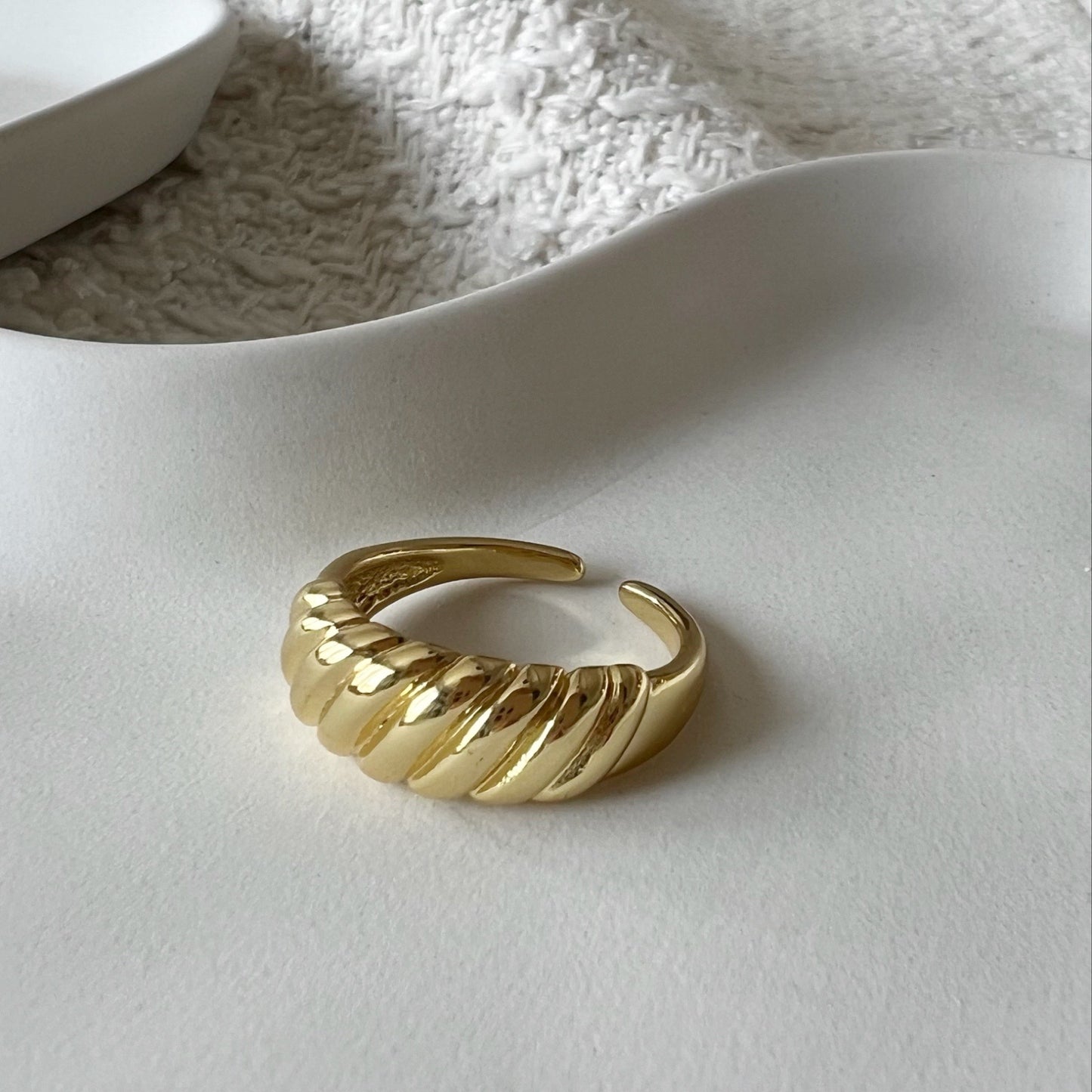 Medium Croissant Ring