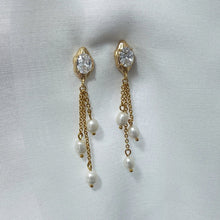 Load image into Gallery viewer, Pearl Translucent Earrings