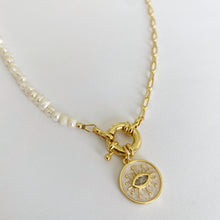 Load image into Gallery viewer, Dreamy Eye Pearl Necklace