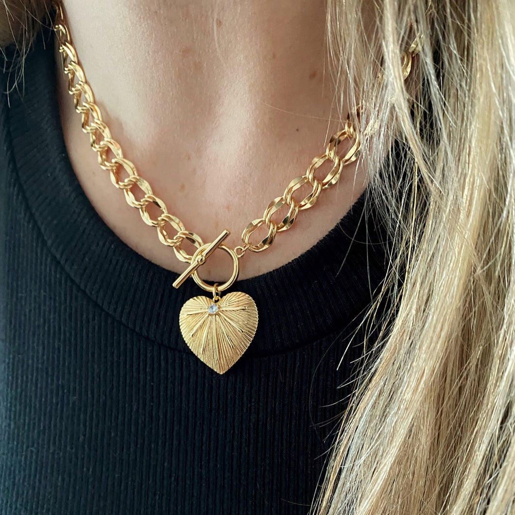 Collier Je T'aime, Moi Non Plus